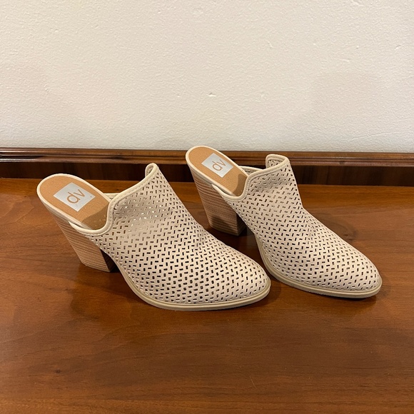 Dolce Vita Women's Size 9 Kenli Perforated Faux Leather, Wooden Block Heel Mules - Picture 1 of 7